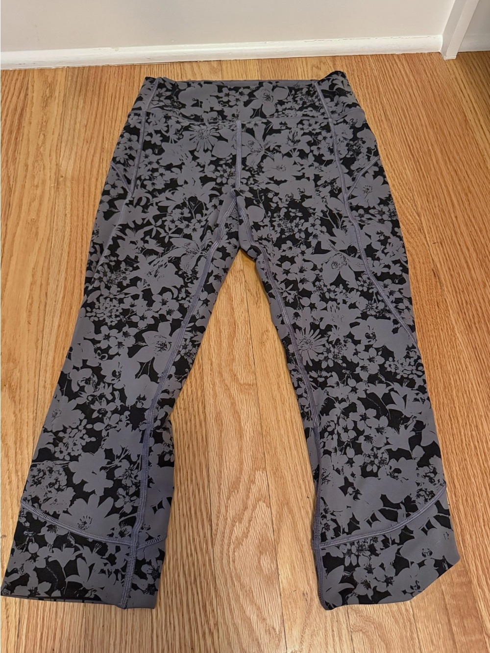 lululemon athletica align capri leggings black and gray floral pattern